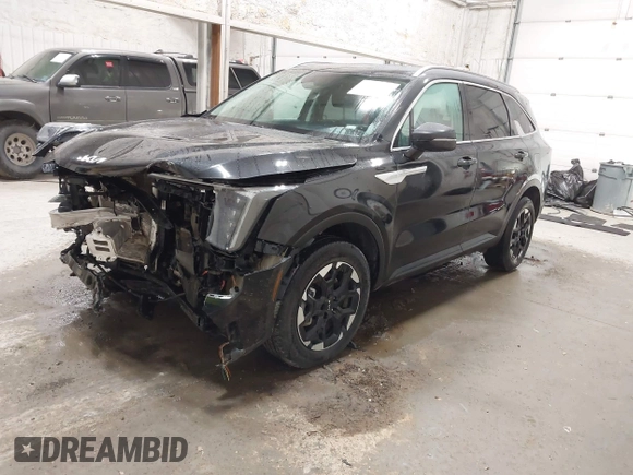 2024 Kia Sorento S z VIN 5XYRLDJC9RG261052, wystawiony jako IAAI lot #42282236 z przebiegiem 23 620 mil mil oraz . Historia ofert i sprzedaży dostępna na DreamBid. Obrazek 2.
