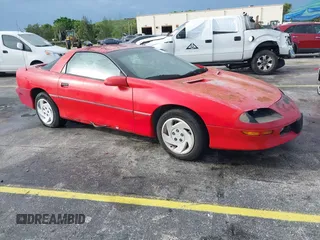 1995 Chevrolet Camaro z VIN 2G1FP22S2S2160911, wystawiony jako IAAI lot #42413545 z przebiegiem 32 767 mil mil oraz . Historia ofert i sprzedaży dostępna na DreamBid. Obrazek 1.