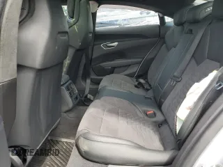 2024 Audi e-tron GT Prestige z VIN WAUDJBFW7R7001203, wystawiony jako Copart lot #63804904 z przebiegiem 48 mil mil oraz Szkody całkowita. Historia ofert i sprzedaży dostępna na DreamBid. Obrazek 10.