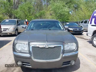 2008 Chrysler 300 C Hemi with VIN 2C3LA63H18H172015, listed as a IAAI auction lot 42055764 with 130,915 mi miles. Bid and sale history available at carsss.com. Image 12.