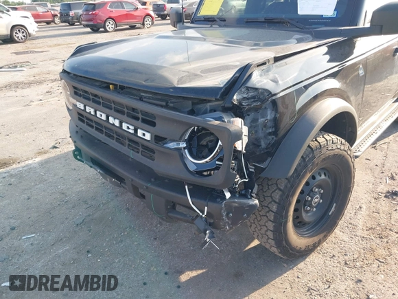 2022 Ford Bronco z VIN 1FMEE5BP3NLA74562, wystawiony jako IAAI lot #42338666 z przebiegiem 20 743 mil mil oraz . Historia ofert i sprzedaży dostępna na DreamBid. Obrazek 6.