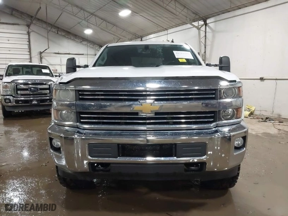 2015 Chevrolet Silverado 2500HD LT with VIN 1GC1KVE86FF158469, listed as a IAAI auction lot 41519285 with 215,589 mi miles. Bid and sale history available at carsss.com. Image 12.