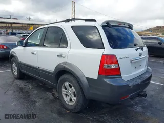 2007 Kia Sorento EX with VIN KNDJC736075701123, listed as a IAAI auction lot 41523321 with 126,003 mi miles. Bid and sale history available at carsss.com. Image 3.