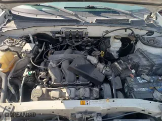 2005 Ford Escape XLT with VIN 1FMYU03135KA30662, listed as a IAAI auction lot 41970603 with 169,979 mi miles. Bid and sale history available at carsss.com. Image 1.