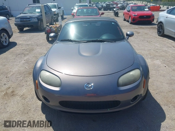2007 Mazda MX-5 Miata Sport z VIN JM1NC25F570130226, wystawiony jako IAAI lot #42227544 z przebiegiem 150 035 mil mil oraz . Historia ofert i sprzedaży dostępna na DreamBid. Obrazek 12.