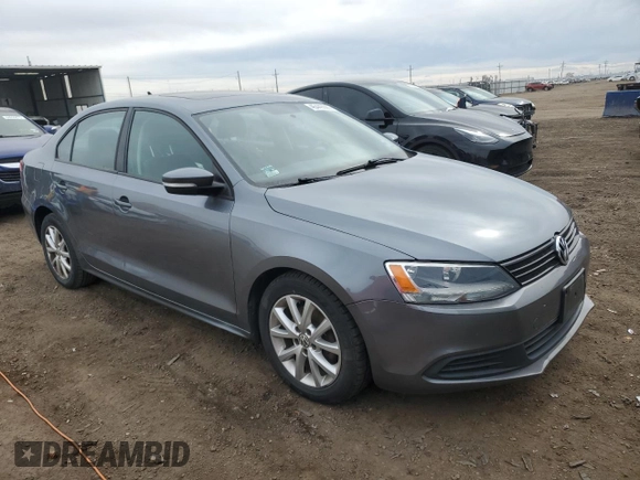 2011 Volkswagen Jetta SE z VIN 3VWDZ7AJ1BM348118, wystawiony jako Copart lot #45446685 z przebiegiem 121 414 mil mil oraz Szkoda całkowita • Salvage title. Historia ofert i sprzedaży dostępna na DreamBid. Obrazek 4.