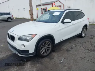 2015 BMW X1 xDrive28i z VIN WBAVL1C54FVY38101, wystawiony jako IAAI lot #41344120 z przebiegiem 130 000 mil mil oraz . Historia ofert i sprzedaży dostępna na DreamBid. Obrazek 16.