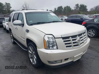 2008 Cadillac Escalade with VIN 1GYFK63808R108080, listed as a IAAI auction lot 41972904 with 135,435 mi miles. Bid and sale history available at carsss.com. Image 1.