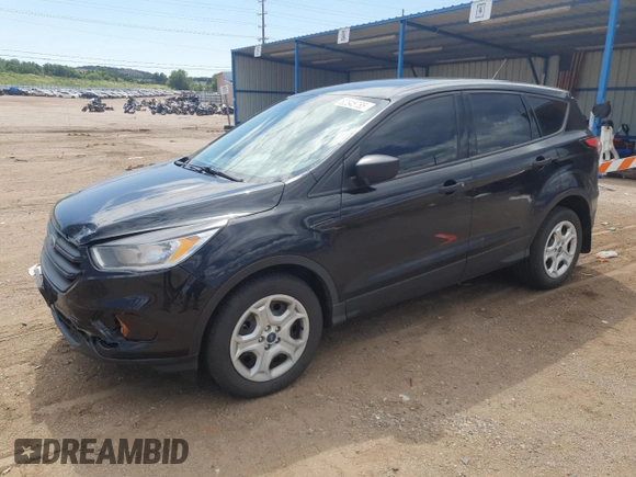 2017 Ford Escape S z VIN 1FMCU0F78HUE91357, wystawiony jako Copart lot #62545785 z przebiegiem 55 002 mil mil oraz Szkoda całkowita • Salvage title. Historia ofert i sprzedaży dostępna na DreamBid. Obrazek 1.