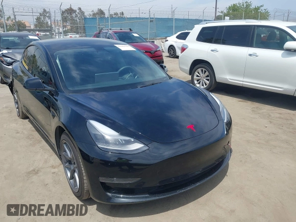 2022 Tesla Model 3 Long Range z VIN 5YJ3E1EB3NF273165, wystawiony jako IAAI lot #42282702 z przebiegiem 41 445 mil mil oraz . Historia ofert i sprzedaży dostępna na DreamBid. Obrazek 1.