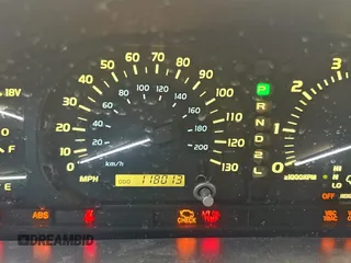 2001 Lexus LX 470 z VIN JTJHT00W313508801, wystawiony jako Copart lot #60938545 z przebiegiem 118 013 mil mil oraz Czysty tytuł • Clean title. Historia ofert i sprzedaży dostępna na DreamBid. Obrazek 8.