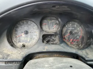 2000 Toyota RAV4 z VIN JT3HP10V2Y7162705, wystawiony jako Copart lot #54268515 z przebiegiem 310 778 mil mil oraz Czysty tytuł • Clean title. Historia ofert i sprzedaży dostępna na DreamBid. Obrazek 9.
