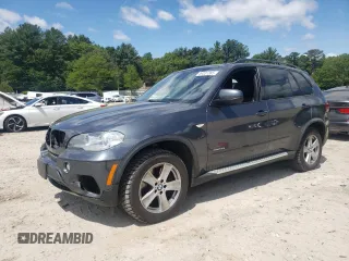 2013 BMW X5 xDrive50i z VIN 5UXZV8C53D0C15412, wystawiony jako Copart lot #59331385 z przebiegiem 127 348 mil mil oraz Czysty tytuł • Clean title. Historia ofert i sprzedaży dostępna na DreamBid. Obrazek 1.
