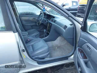 2001 Toyota Camry LE z VIN 4T1BF28K11U122669, wystawiony jako IAAI lot #41574866 z przebiegiem 233 301 mil mil oraz . Historia ofert i sprzedaży dostępna na DreamBid. Obrazek 5.