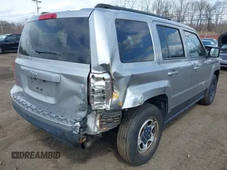 2016 Jeep Patriot Sport z VIN 1C4NJPBA4GD699525, wystawiony jako IAAI lot #41892313 z przebiegiem 57 309 mil mil oraz . Historia ofert i sprzedaży dostępna na DreamBid. Obrazek 6.