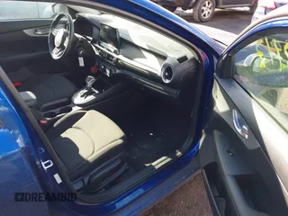 2023 Kia Forte LXS z VIN 3KPF24AD6PE504664, wystawiony jako IAAI lot #41478917 z przebiegiem 48 588 mil mil oraz . Historia ofert i sprzedaży dostępna na DreamBid. Obrazek 5.