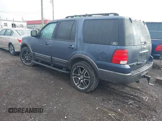 2006 Ford Expedition Special Service with VIN 1FMPU15566LA06014, listed as a IAAI auction lot 42016874 with 294,605 mi miles. Bid and sale history available at carsss.com. Image 3.