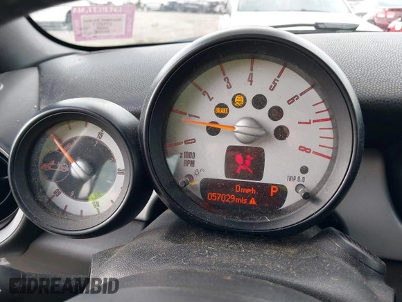 2013 MINI Convertible z VIN WMWZN3C53DT135427, wystawiony jako IAAI lot #41954817 z przebiegiem 57 029 mil mil oraz . Historia ofert i sprzedaży dostępna na DreamBid. Obrazek 7.