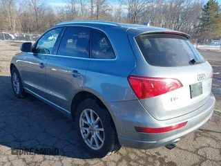 2010 Audi Q5 Premium z VIN WA1CKAFP0AA044460, wystawiony jako IAAI lot #41455928 z przebiegiem 227 462 mil mil oraz . Historia ofert i sprzedaży dostępna na DreamBid. Obrazek 3.