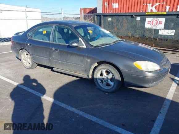 2002 Ford Taurus SES Standard with VIN 1FAFP55S32G118041, listed as a IAAI auction lot 41366321 with 193,533 mi miles. Bid and sale history available at carsss.com. Image 1.