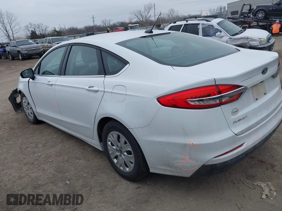 2019 Ford Fusion S with VIN 3FA6P0G72KR268355, listed as a IAAI auction lot 41514065 with 40,099 mi miles and . Bid and sale history available at DreamBid. Image 3.