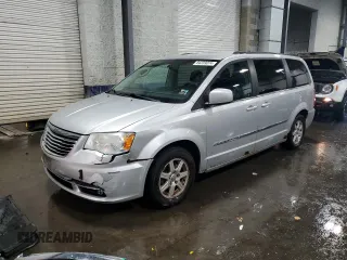 2011 Chrysler Town & Country Touring z VIN 2A4RR5DG3BR615498, wystawiony jako Copart lot #84239074 z przebiegiem 155 144 mil mil oraz Szkody całkowita. Historia ofert i sprzedaży dostępna na DreamBid. Obrazek 1.