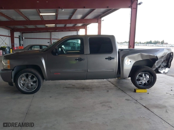2007 Chevrolet Silverado 1500 LT w/1LT with VIN 3GCEC13027G511536, listed as a IAAI auction lot 41637646 with 204,905 mi miles. Bid and sale history available at carsss.com. Image 15.