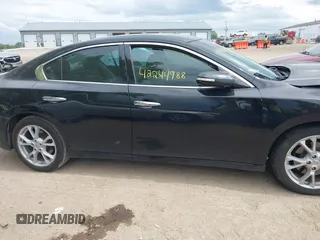 2013 Nissan Maxima SV z VIN 1N4AA5AP3DC844165, wystawiony jako IAAI lot #42244988 z przebiegiem 105 937 mil mil oraz . Historia ofert i sprzedaży dostępna na DreamBid. Obrazek 13.