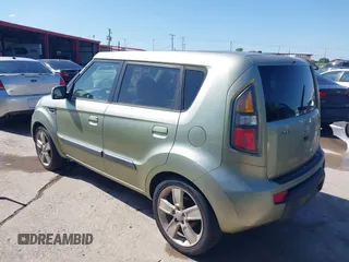 2010 Kia Soul + with VIN KNDJT2A20A7102463, listed as a IAAI auction lot 42093896 with 178,736 mi miles. Bid and sale history available at carsss.com. Image 3.