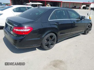 2010 Mercedes-Benz E-Class E 350 Luxury with VIN WDDHF8HB4AA157697, listed as a IAAI auction lot 42025686 with 205,626 mi miles. Bid and sale history available at carsss.com. Image 4.