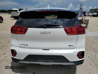 2022 Kia Niro LX with VIN KNDCB3LC6N5520955, listed as a Copart auction lot 68209774 with 0 mi miles and Non Repairable. Bid and sale history available at carsss.com. Image 6.