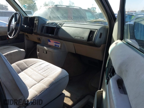 1991 GMC Safari z VIN 1GKDM19Z2MB530997, wystawiony jako IAAI lot #42134837 z przebiegiem 195 085 mil mil oraz . Historia ofert i sprzedaży dostępna na DreamBid. Obrazek 5.