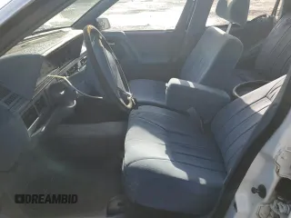 1996 Oldsmobile Cutlass Ciera 1SA VX5 z VIN 1G3AJ55M5T6394526, wystawiony jako Copart lot #72783674 z przebiegiem 77 988 mil mil oraz Szkody całkowita. Historia ofert i sprzedaży dostępna na DreamBid. Obrazek 7.
