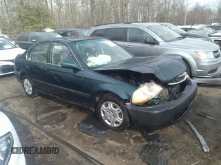 1998 Honda Civic LX with VIN 2HGEJ6676WH602966, listed as a IAAI auction lot 39722428 with 153,245 mi miles. Bid and sale history available at carsss.com. Image 1.