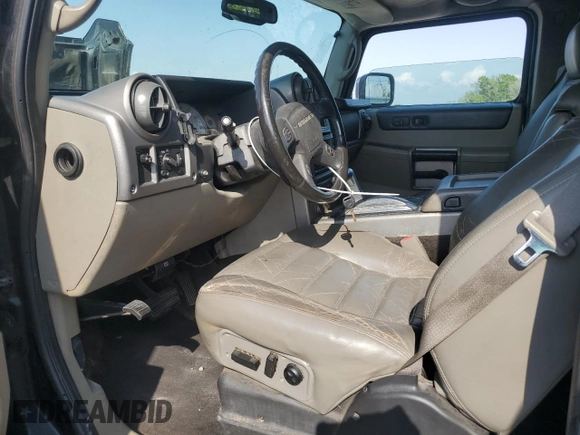 2003 Hummer H2 z VIN 5GRGN23U33H121992, wystawiony jako Copart lot #50388175 z przebiegiem 237 169 mil mil oraz Czysty tytuł • Clean title. Historia ofert i sprzedaży dostępna na DreamBid. Obrazek 7.