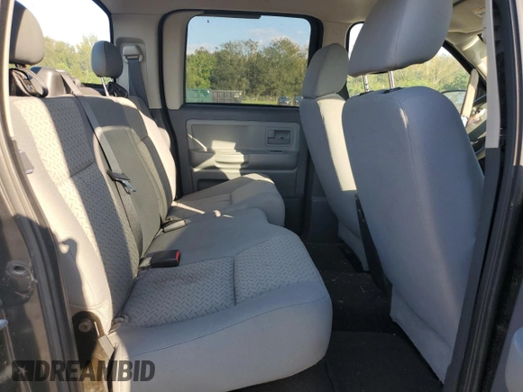2008 Dodge Dakota Bighorn/Lonestar z VIN 1D7HE38KX8S570119, wystawiony jako Copart lot #74081024 z przebiegiem 129 665 mil mil oraz Szkoda całkowita • Salvage title. Historia ofert i sprzedaży dostępna na DreamBid. Obrazek 10.