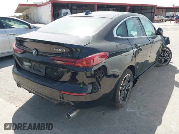 2021 BMW 2 Series 228i xDrive z VIN WBA73AK00M7H55073, wystawiony jako IAAI lot #42863620 z przebiegiem Nie podano mil oraz . Historia ofert i sprzedaży dostępna na DreamBid. Obrazek 4.