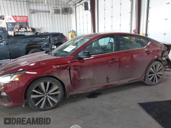 2020 Nissan Altima 2.5 SR with VIN 1N4BL4CV3LC282500, listed as a IAAI auction lot 38950394 with 61,401 mi miles. Bid and sale history available at carsss.com. Image 14.