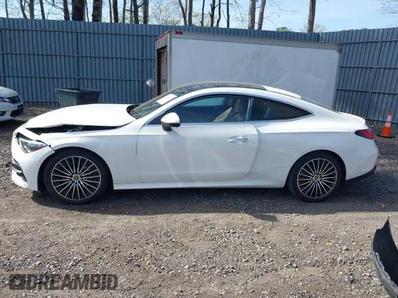 2025 Mercedes-Benz CLE 300 z VIN W1KMJ4HB6SF059099, wystawiony jako IAAI lot #42157426 z przebiegiem 5542 mil mil oraz . Historia ofert i sprzedaży dostępna na DreamBid. Obrazek 14.