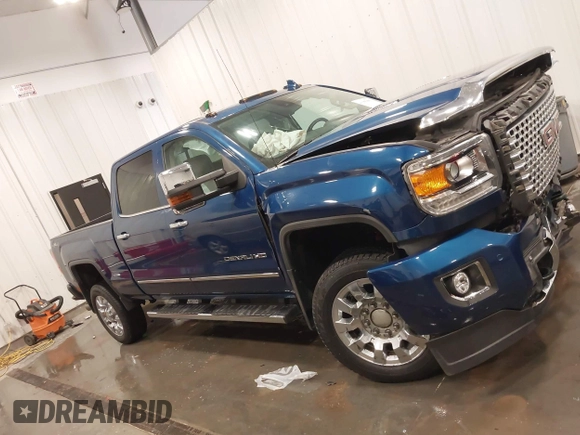 2015 GMC Sierra 2500HD Denali z VIN 1GT120E86FF655301, wystawiony jako IAAI lot #41965001 z przebiegiem 74 136 mil mil oraz . Historia ofert i sprzedaży dostępna na DreamBid. Obrazek 14.