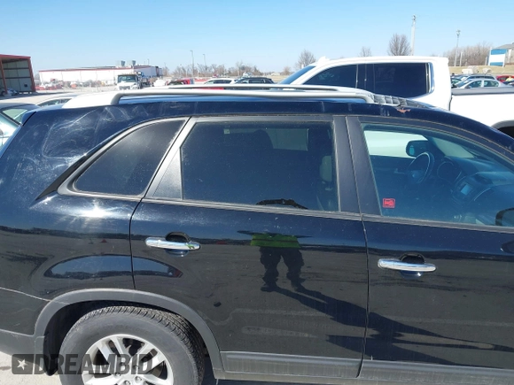 2015 Kia Sorento LX with VIN 5XYKTDA60FG607237, listed as a IAAI auction lot 41690678 with 114,380 mi miles. Bid and sale history available at carsss.com. Image 6.