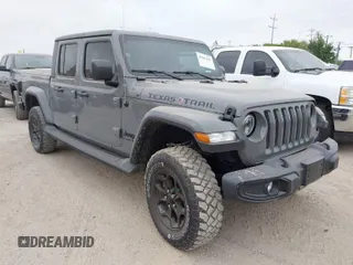 2022 Jeep Gladiator Willys z VIN 1C6JJTAMXNL137237, wystawiony jako IAAI lot #41947651 z przebiegiem 55 199 mil mil oraz . Historia ofert i sprzedaży dostępna na DreamBid. Obrazek 1.