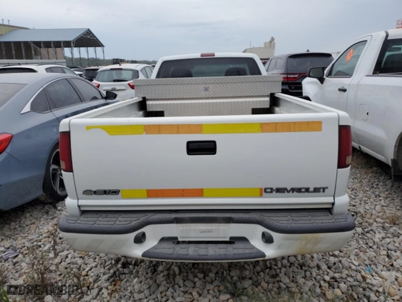 2000 Chevrolet S-10 LS with VIN 1GCCS14W6YK218696, listed as a Copart auction lot 67710344 with 106,603 mi miles and Clean Title. Bid and sale history available at carsss.com. Image 6.