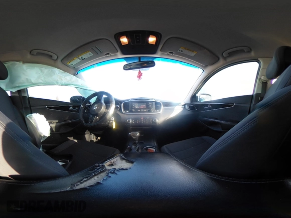2016 Kia Sorento LX with VIN 5XYPGDA31GG002581, listed as a IAAI auction lot 41366057 with 170,671 mi miles. Bid and sale history available at carsss.com. Image 18.