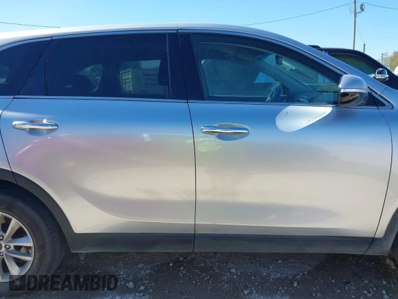 2019 Kia Sorento LX V6 with VIN 5XYPG4A59KG558518, listed as a IAAI auction lot 41808458 with 110,454 mi miles. Bid and sale history available at carsss.com. Image 14.