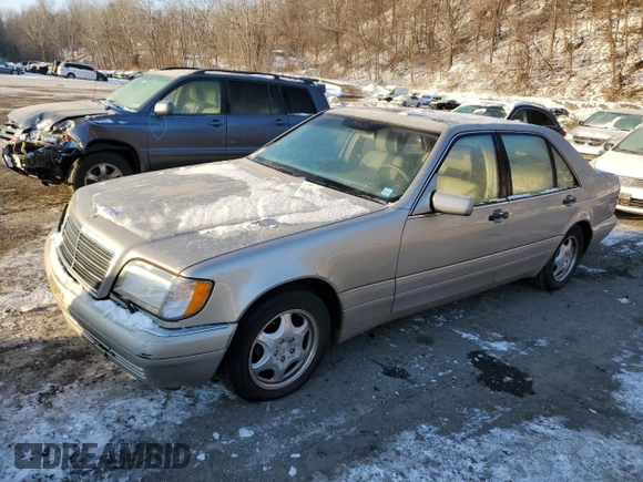 1999 Mercedes-Benz S 320/430/500 z VIN WDBGA33G9XA412054, wystawiony jako Copart lot #42012105 z przebiegiem 151 033 mil mil oraz Czysty tytuł • Clean title. Historia ofert i sprzedaży dostępna na DreamBid. Obrazek 1.
