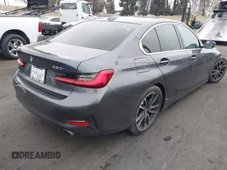 2022 BMW 3 Series 330i z VIN 3MW5R1J01N8C33802, wystawiony jako IAAI lot #41856666 z przebiegiem 41 095 mil mil oraz . Historia ofert i sprzedaży dostępna na DreamBid. Obrazek 4.