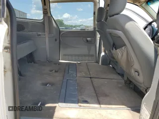 2005 Dodge Caravan SXT z VIN 2D4GP44L15R380469, wystawiony jako Copart lot #58800775 z przebiegiem Nie podano mil oraz Szkoda całkowita • Salvage title. Historia ofert i sprzedaży dostępna na DreamBid. Obrazek 11.