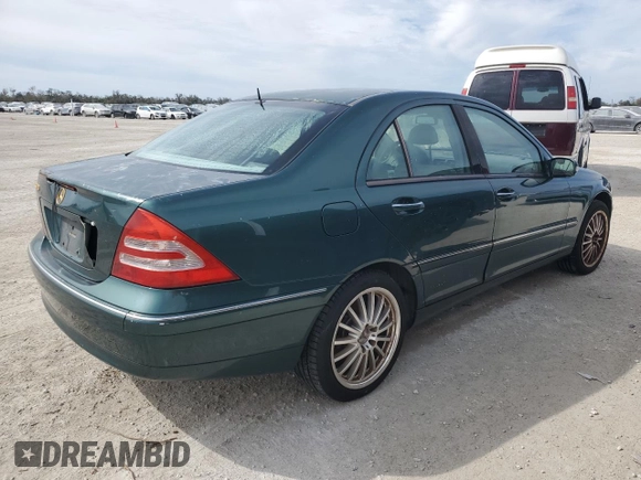 2001 Mercedes-Benz C 320 with VIN WDBRF64J51F046612, listed as a Copart auction lot 47940575 with Not Provided miles and Non Repairable. Bid and sale history available at DreamBid. Image 3.