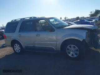 2004 Lincoln Navigator Luxury with VIN 5LMFU27R14LJ42966, listed as a IAAI auction lot 41614278 with 203,785 mi miles. Bid and sale history available at carsss.com. Image 14.